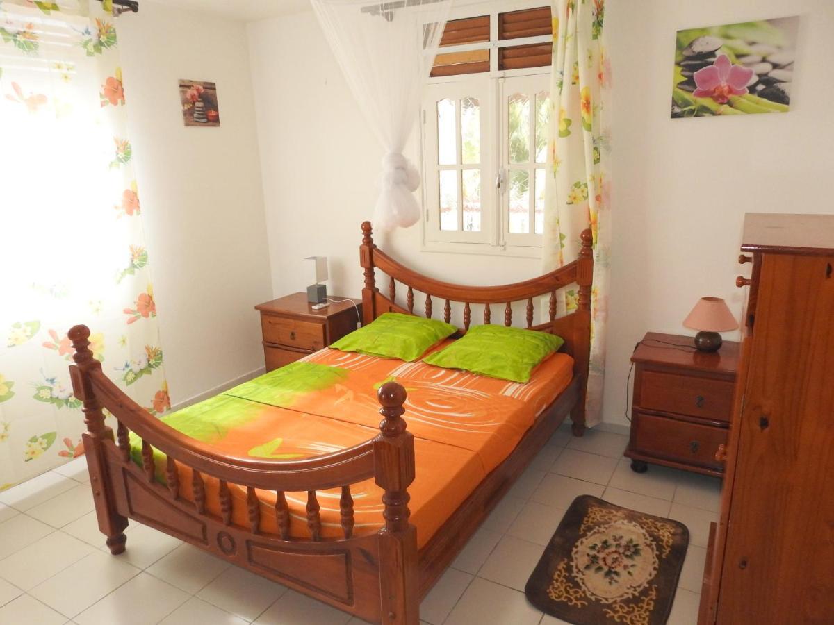Villa Nanou , Villa De Plein Pied Avec Joli Jardin Bouillante Luaran gambar