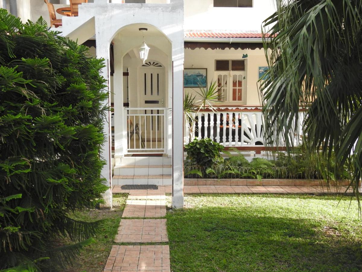 Villa Nanou , Villa De Plein Pied Avec Joli Jardin Bouillante Luaran gambar