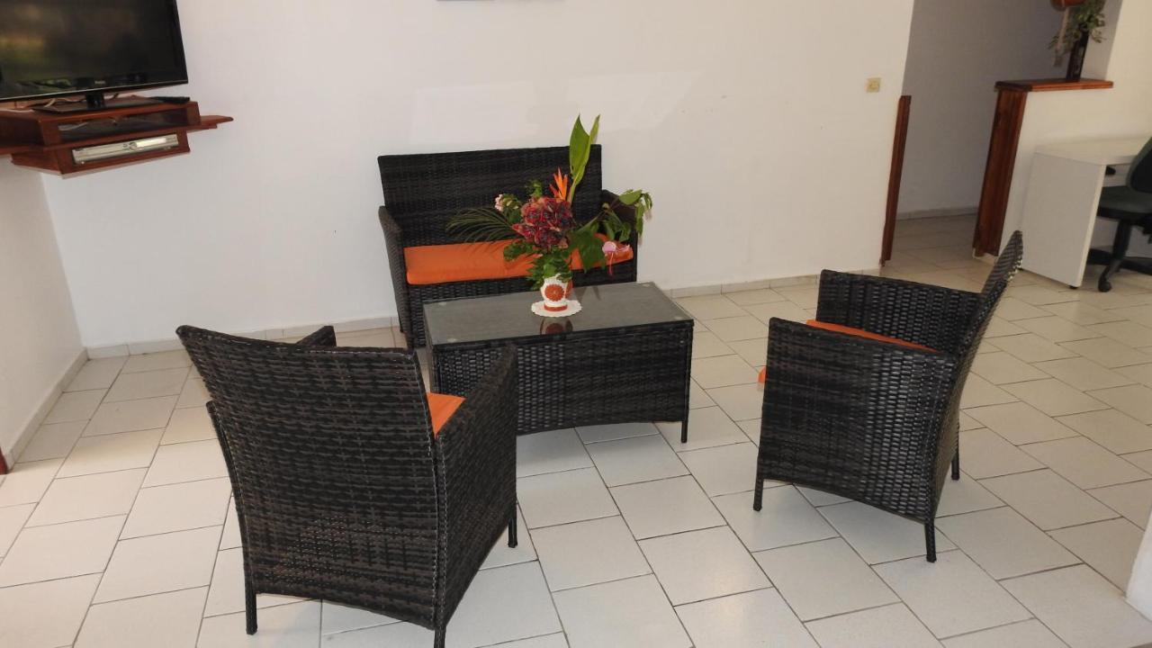 Villa Nanou , Villa De Plein Pied Avec Joli Jardin Bouillante Luaran gambar